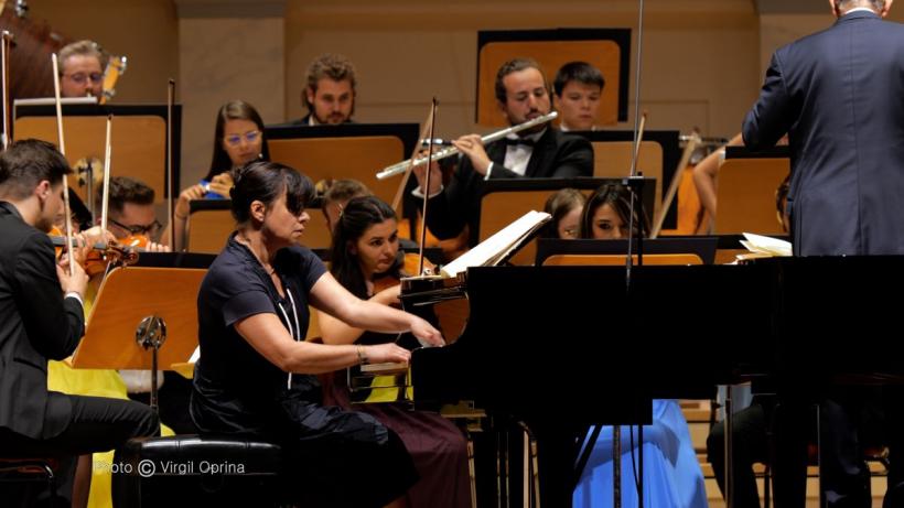 La 15 ani de la înfiinţare, Orchestra Română de Tineret, dirijată de Cristian Mandeal a susţinut două concerte de succes la Kassel şi Berlin, în Germania