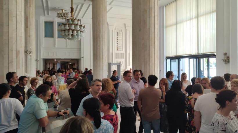 Șeful sindicatelor din Finanțe câștigă mai mult decât ministrul de resort 18854423