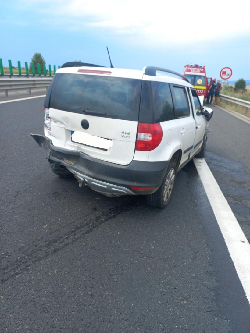 Două autoturisme, o autoutilitară și o remorcă, implicate într-un accident produs pe A1 Sibiu-Deva 18854689