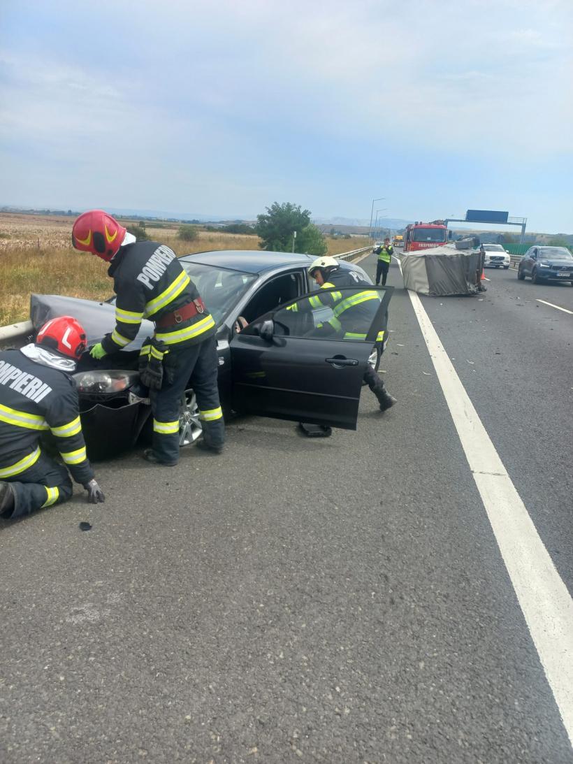 Două autoturisme, o autoutilitară și o remorcă, implicate într-un accident produs pe A1 Sibiu-Deva 18854691