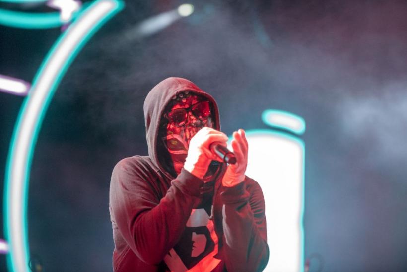 Sărim în aer, ne înecăm, dar nu părăsim litoralul 18854573