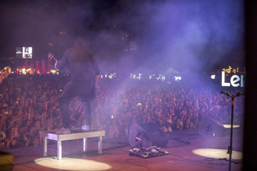 Sărim în aer, ne înecăm, dar nu părăsim litoralul 18854575