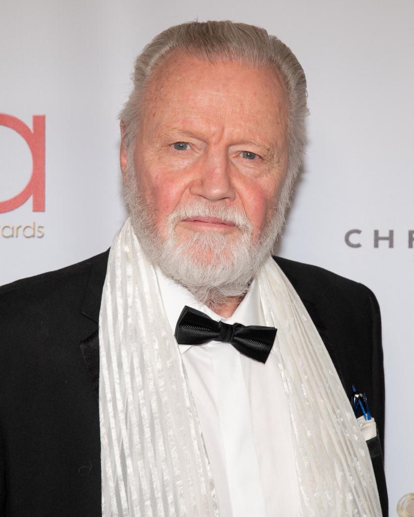 Marele absent de la nunta Angelinei Jolie cu Brad Pitt. Care este motivul pentru care actrița nu a respectat tradiția  18854695