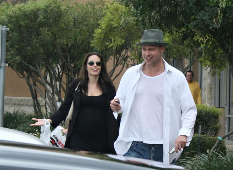 Marele absent de la nunta Angelinei Jolie cu Brad Pitt. Care este motivul pentru care actrița nu a respectat tradiția 
