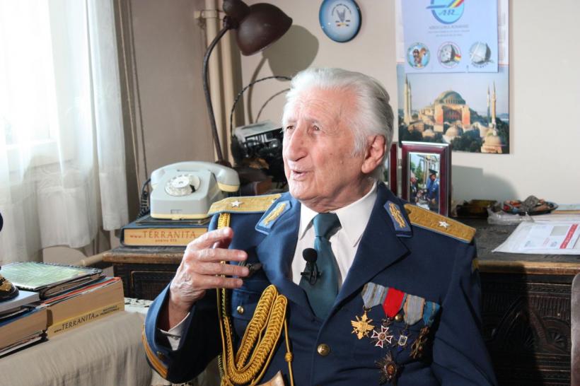 Poveștile neștiute ale piloților-eroi ai României 18854707