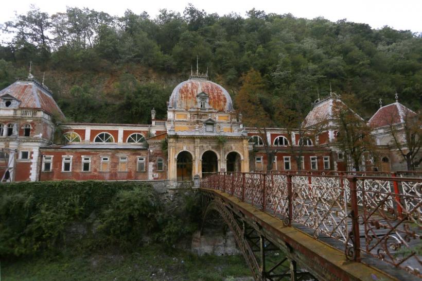 Infracțiuni descrise pe 442 de pagini. 1 miliard de euro, pentru refacerea stațiunii Herculane, după marele jaf 18854731