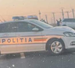 Mașină de poliție aflată în urmărire, lovită de un alt autoturism la Galați