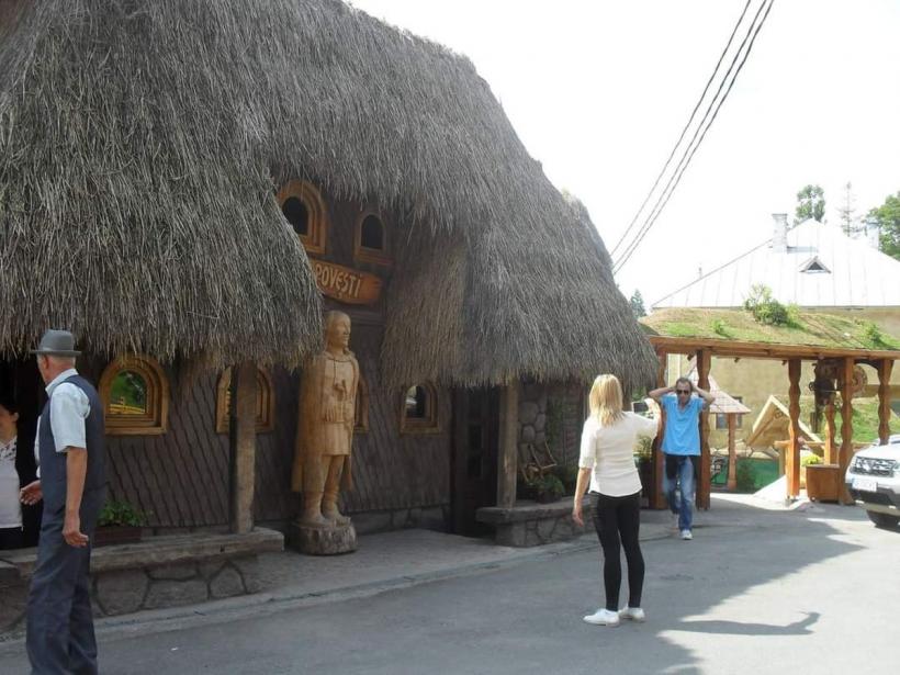 Apusenii, promovați cu sculptură și meșteri lemnari 18855084