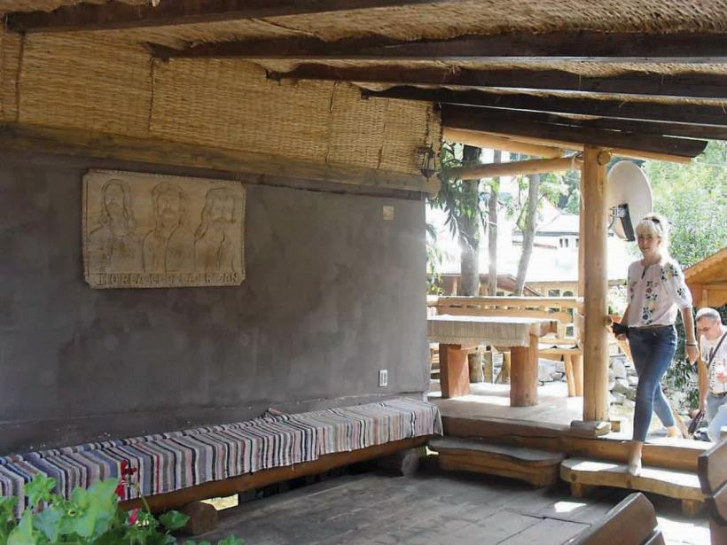 Apusenii, promovați cu sculptură și meșteri lemnari 18855085