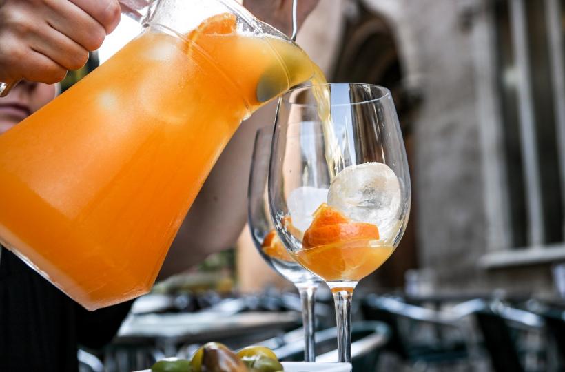 Agua de València, combinație fructată și răcoritoare între o mimosa și sangria, cu gust de Mediterană