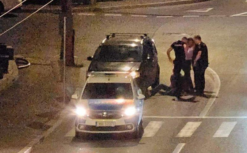 Șofer beat, urmărit de polițiști pe străzile din Cluj. Bărbatul a fost prins și încătușat după ce a produs un accident