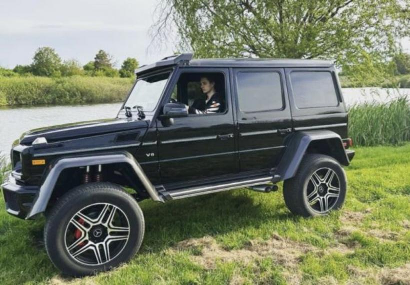 Vlad Pascu, tânărul de 19 ani care a produs cumplitul accident în 2 Mai a fost reținut. A spus Poliţiei că a lovit o păsare sau o vacă. 18855362