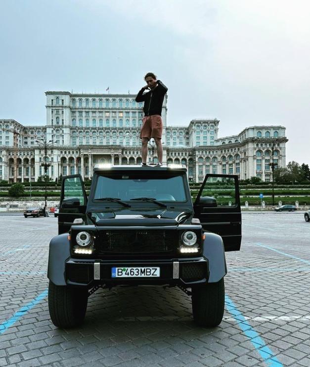 Vlad Pascu, tânărul de 19 ani care a produs cumplitul accident în 2 Mai a fost reținut. A spus Poliţiei că a lovit o păsare sau o vacă. 18855363