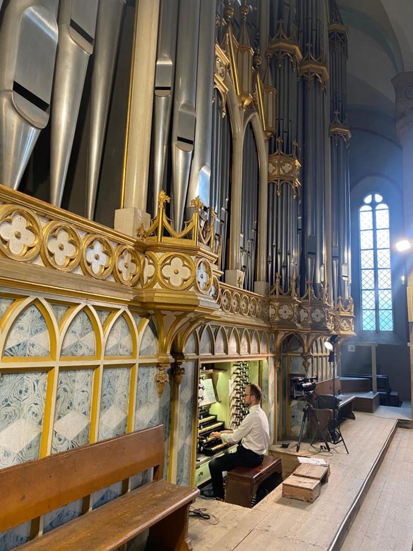 Bohemian Rhapsody interpretată pe una dintre cele mai cunoscute orgi din țară  Eduard Antal încheie turneul Orgile României la    Biserica Neagră din Brașov 18855318