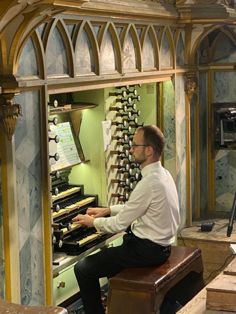 Bohemian Rhapsody interpretată pe una dintre cele mai cunoscute orgi din țară  Eduard Antal încheie turneul Orgile României la    Biserica Neagră din Brașov 18855319