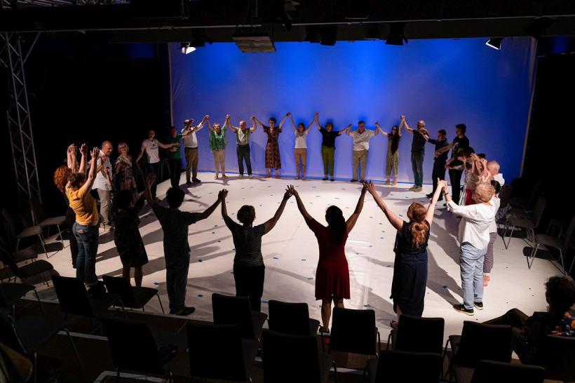 Dans? Terapie? Dans-terapie – experiența ParkinsOn Dance 18855341