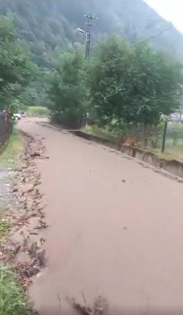 Vremea extremă lovește România: Inundațiile au făcut ravagii în Bistrița-Năsăud, iar Transalpina a fost acoperită cu un strat gros de gheață 18855480