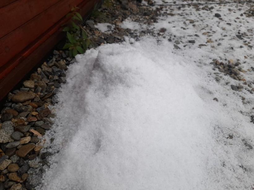 Vremea extremă lovește România: Inundațiile au făcut ravagii în Bistrița-Năsăud, iar Transalpina a fost acoperită cu un strat gros de gheață 18855481