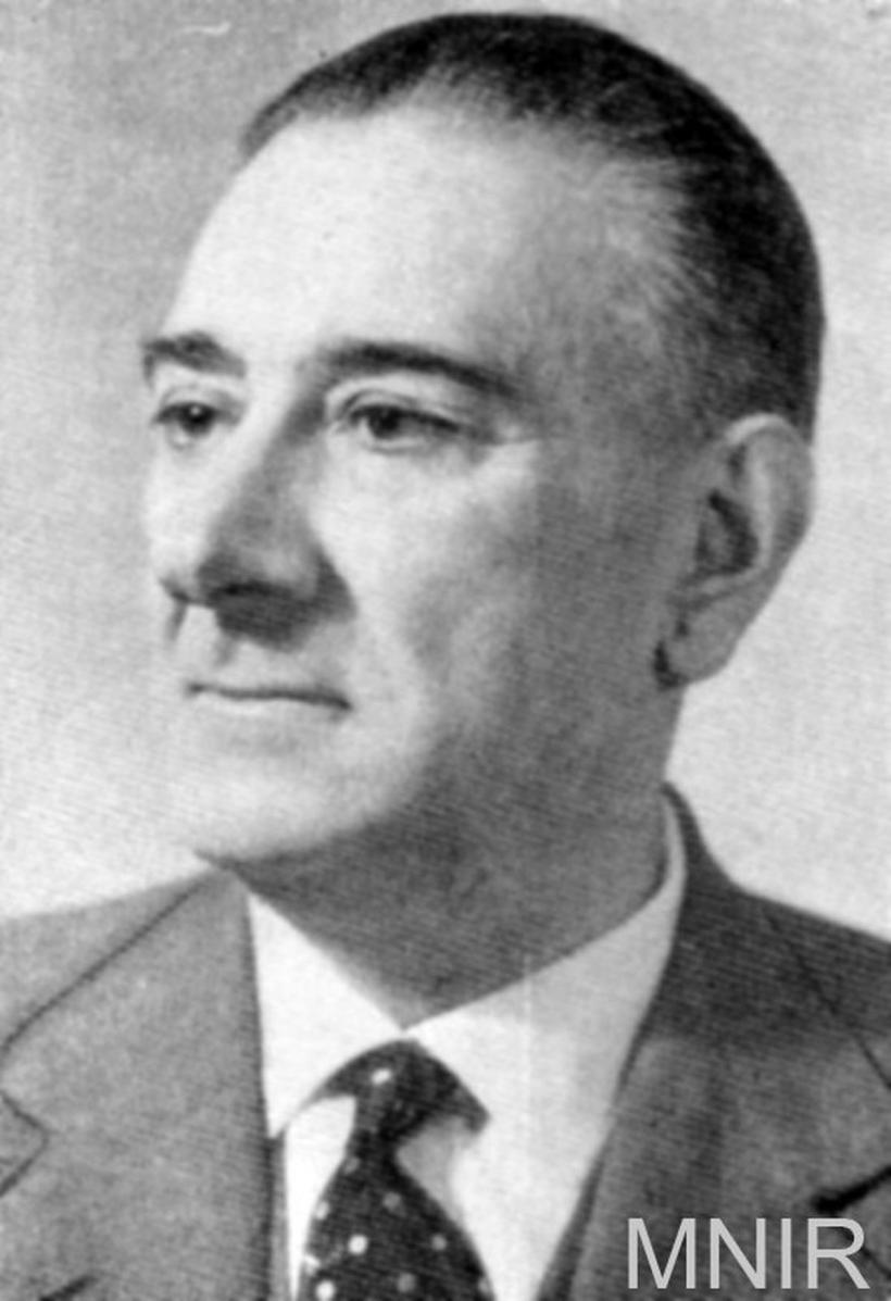 Compromisul intelectual în regimurile totalitare: oportunism și/sau lașitate 18855431