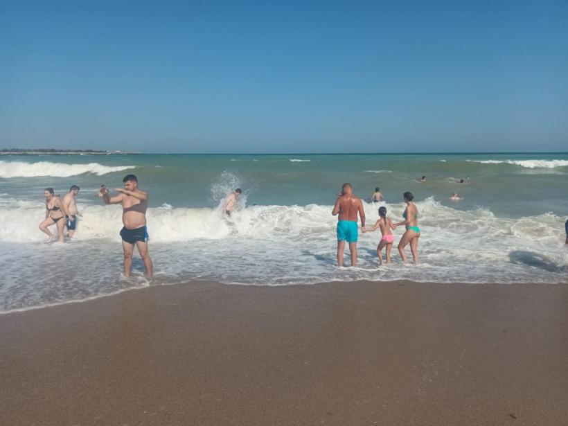 Fenomenele extreme din Marea Neagră, periculoase și la mal 18855451