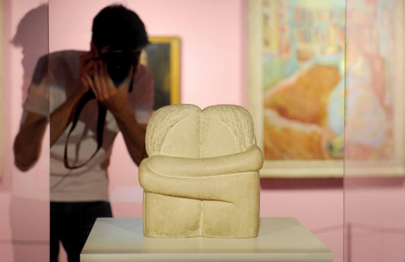 Celebra sculptură ''Sărutul'' de Constantin Brâncuşi expusă la Art Safari