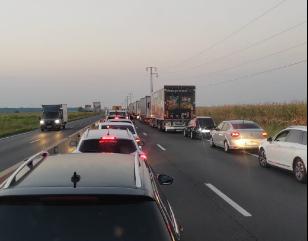 Accident groaznic între trei autoutilitare pe DN1 Ploiești-Brașov 18855676