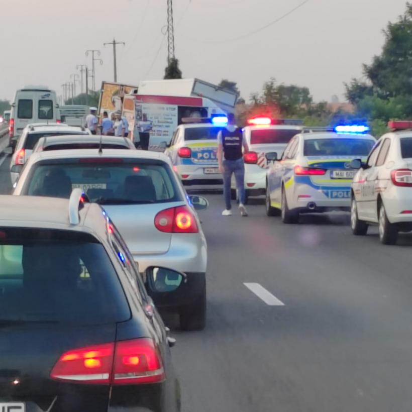 Accident groaznic între trei autoutilitare pe DN1 Ploiești-Brașov 18855677