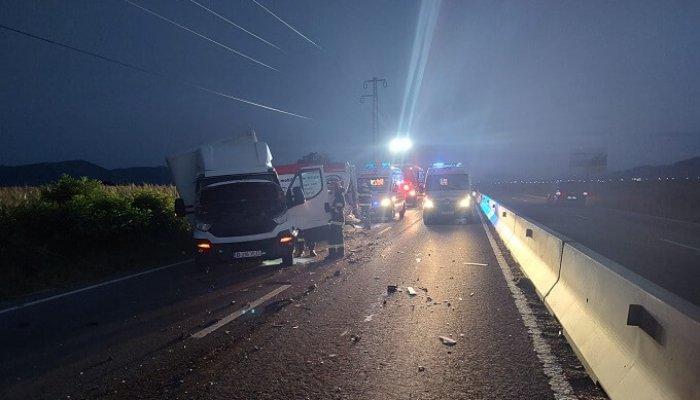 Accident groaznic între trei autoutilitare pe DN1 Ploiești-Brașov 18855679