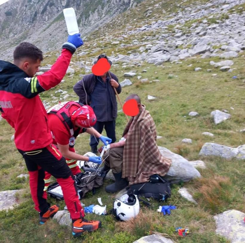 Un bărbat a fost mușcat de viperă în Parâng: pe ureche se vad urmele mușcăturii 18855824