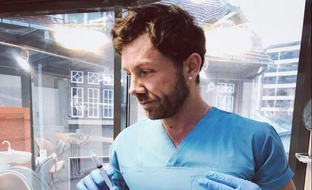 L-au prins! Falsul chirurg Matteo Politi, care avea doar 10 clase și a păcălit zeci de românce, arestat de carabinieri în Italia 18855830