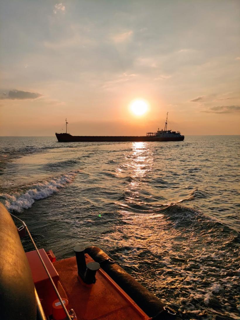 Intervenție de urgență la Sulina! Marinar turc cu probleme medicale, salvat de un echipaj ARSVOM 18855842