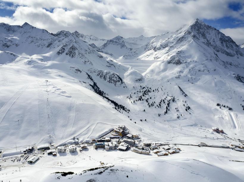 Descoperire macabră în Alpii austrieci. A fost găsit cadavrul unui bărbat mort de 22 de ani