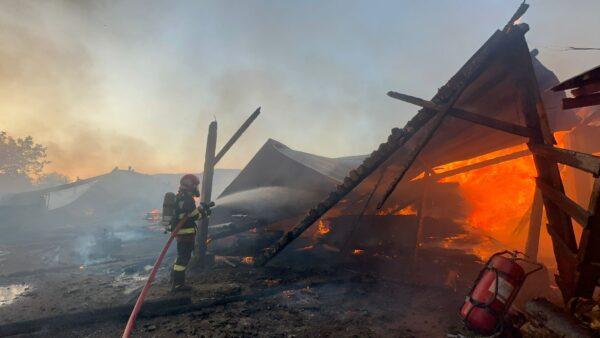 Incendiu devastator cu patru victime la un depozit de carburant din Mureș. Un bărbat a murit