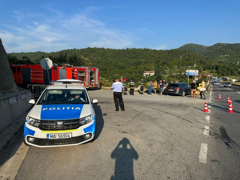 A ajuns cu mașina în râu din cauza unui inconștient care circula neregulamentar pe contrasens 18856007