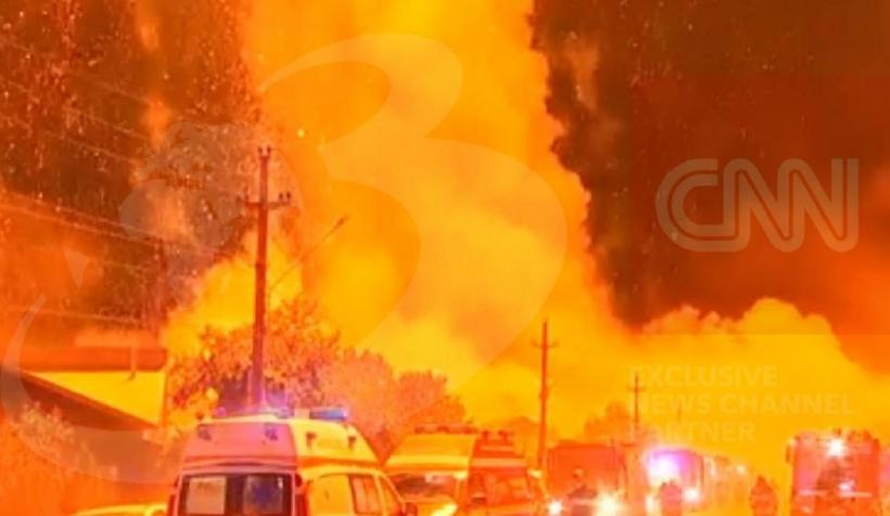 A treia explozie, la stația GPL din Crevedia, surprinsă de camerele Antena 3 CNN, în mijlocul salvatorilor