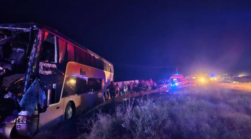 Autocar cu 72 de persoane, implicat într-un accident la Brăila