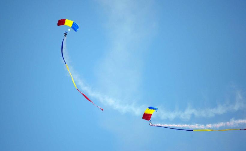 Show aviatic la aeroportul Băneasa 18856411