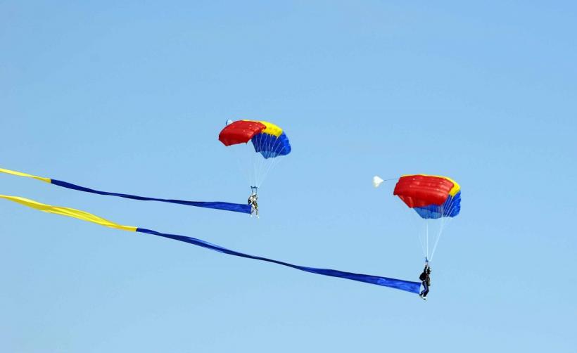 Show aviatic la aeroportul Băneasa 18856412