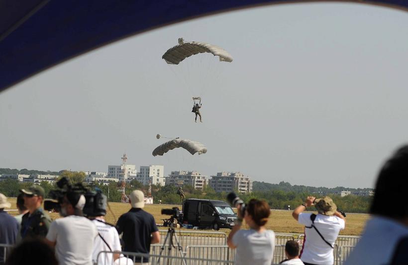 Show aviatic la aeroportul Băneasa 18856417