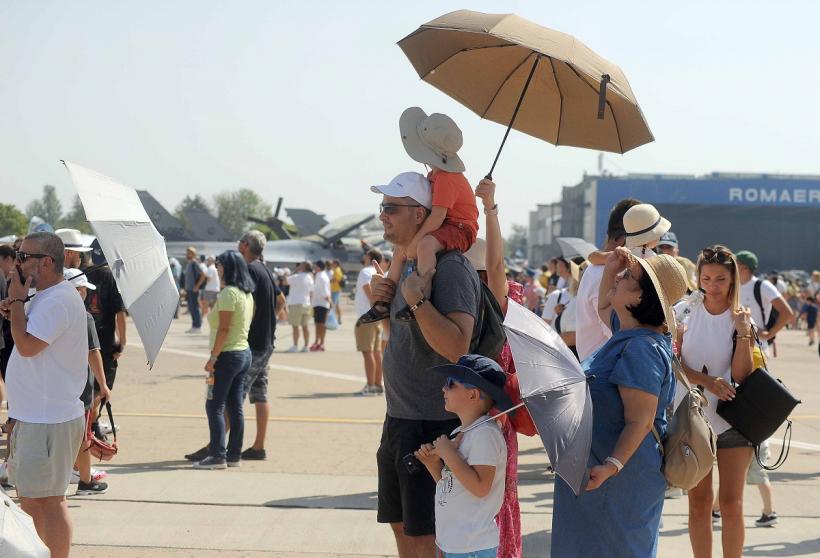 Show aviatic la aeroportul Băneasa 18856425