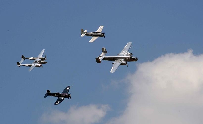 Show aviatic la aeroportul Băneasa 18856432