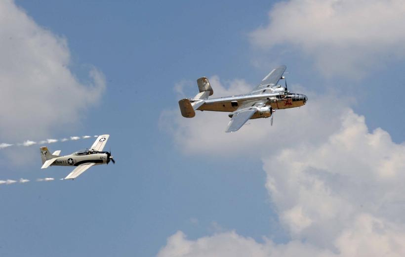 Show aviatic la aeroportul Băneasa 18856433