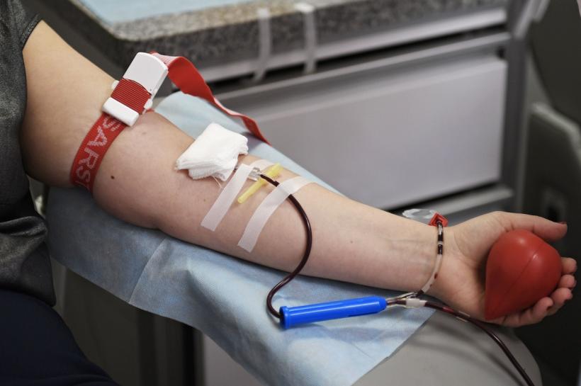 Solidaritate umană: Aproape o mie de persoane au donat sânge pentru victimele exploziei și incendiului de la Crevedia