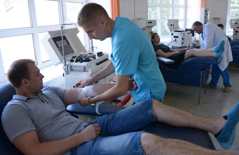 Solidaritate umană: Aproape o mie de persoane au donat sânge pentru victimele exploziei și incendiului de la Crevedia 18856508