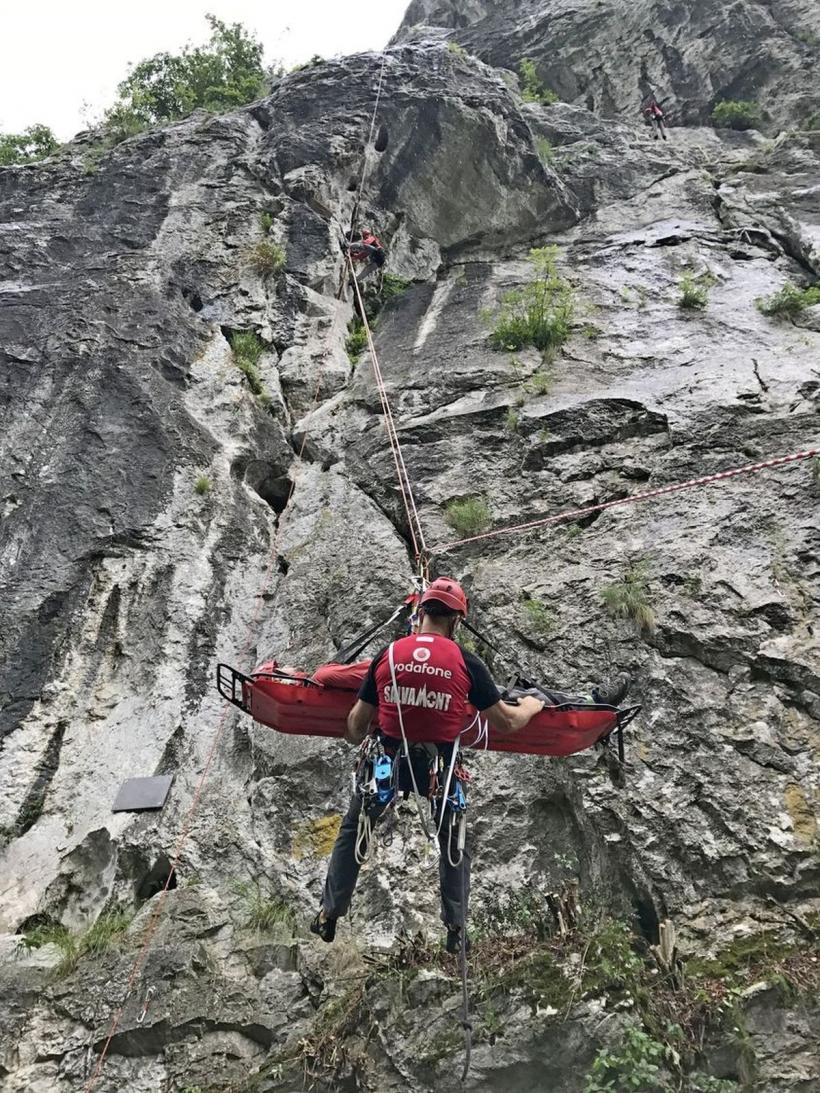 Un turist a murit în Bucegi, după ce a căzut 100 de metri din Brâna Caraimanului