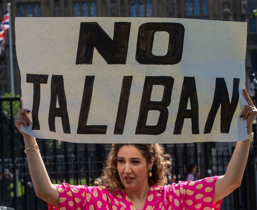 Talibanii strâng lațul! Femeile afgane nu mai au voie acum să viziteze parcul național 18856637