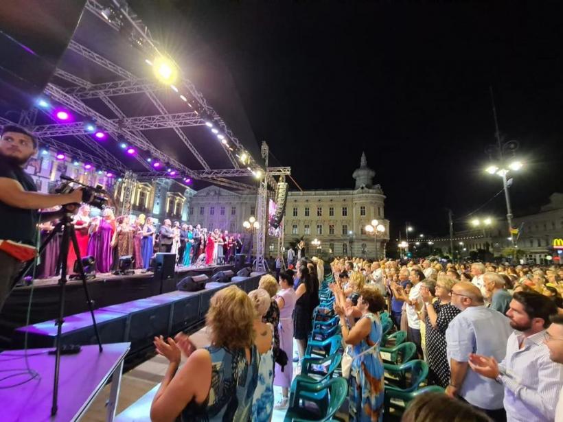 Mii de spectatori i-au aplaudat pe mezzosoprana Ruxandra Donose, tenorul Ramón Vargas și soprana Leontina Văduva în concertul care a încheiat International Salbek Opera Masterclass și Zilele Aradului 18856745