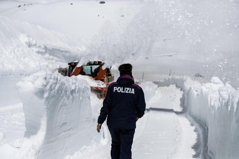 Planeta a luat-o razna! Ninsoare într-o localitate din Italia, în toiul verii 18856779