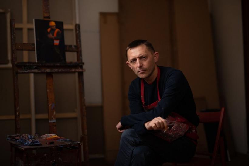 Unul dintre cei mai importanți pictori contemporani din România, Roman Tolici, deschide o nouă expoziție la București: Realpolitik