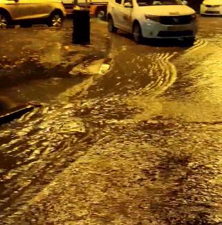 Rupere de nori la Galați: Furtuna a doborât 40 de copaci, iar două persoane aflate într-o barcă în derivă au fost salvate 18857255